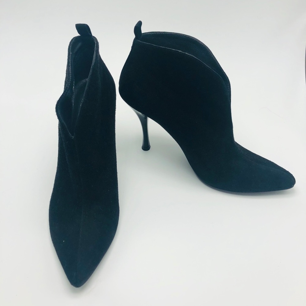 Black suede STUART WEITZMAN heeled boots